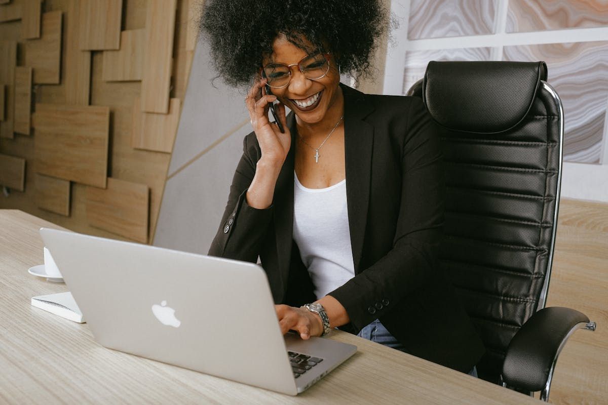 Employee talking to client on phone